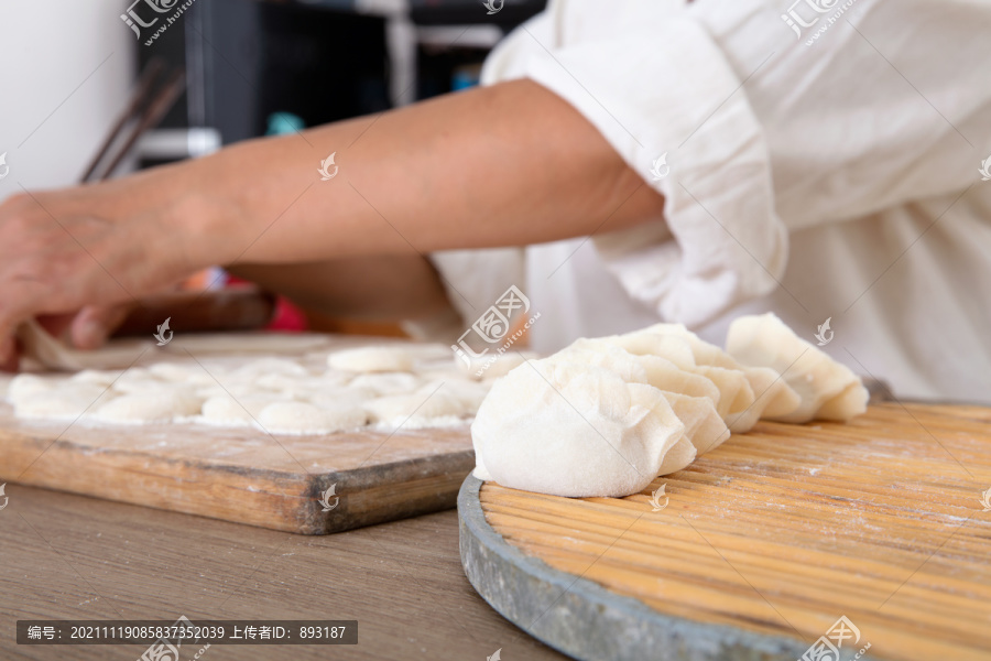 中国节日标志的食品饺子的制作