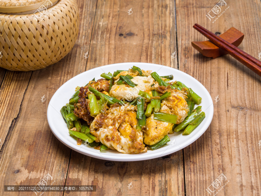 韭菜炒荷包蛋菜品美食韭菜炒荷包