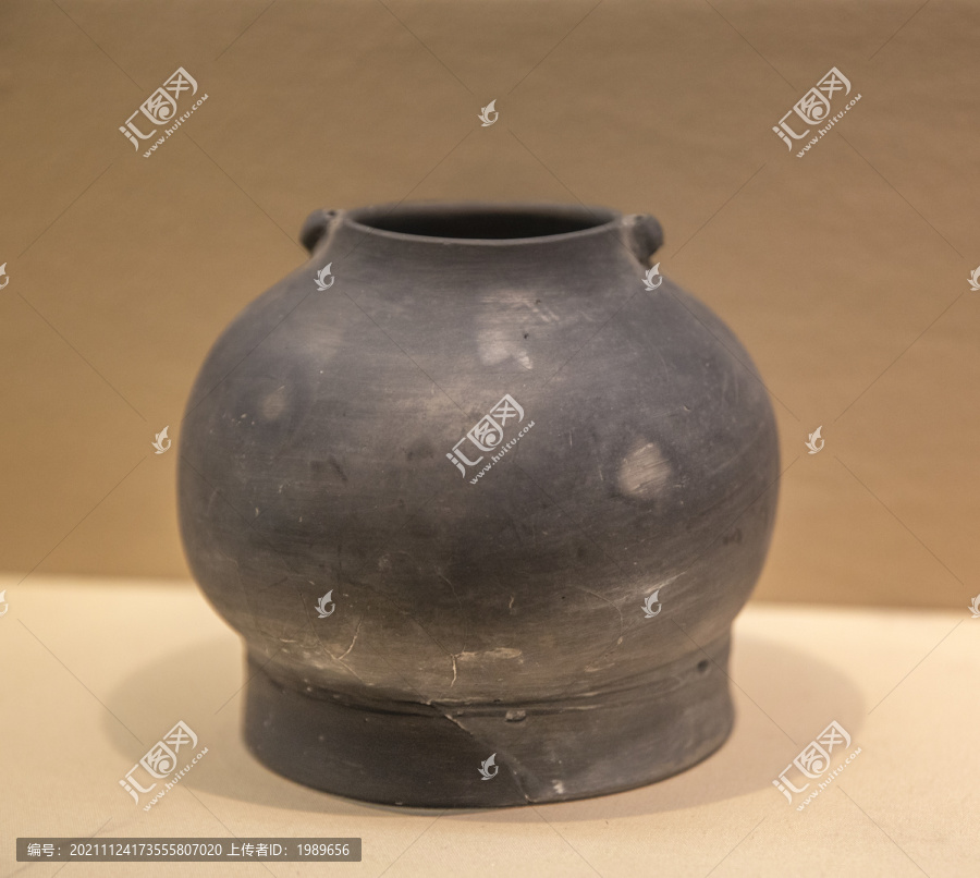良渚文化黑陶壶