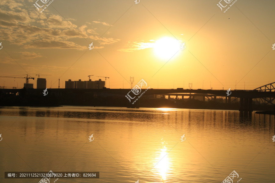 黄昏夕阳河景