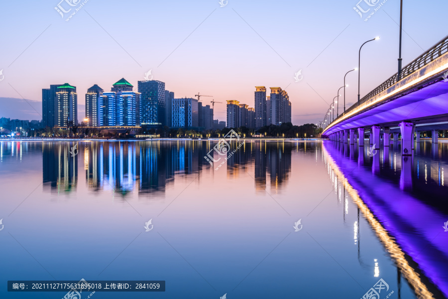 扬州明月湖大桥的城市建筑夜景