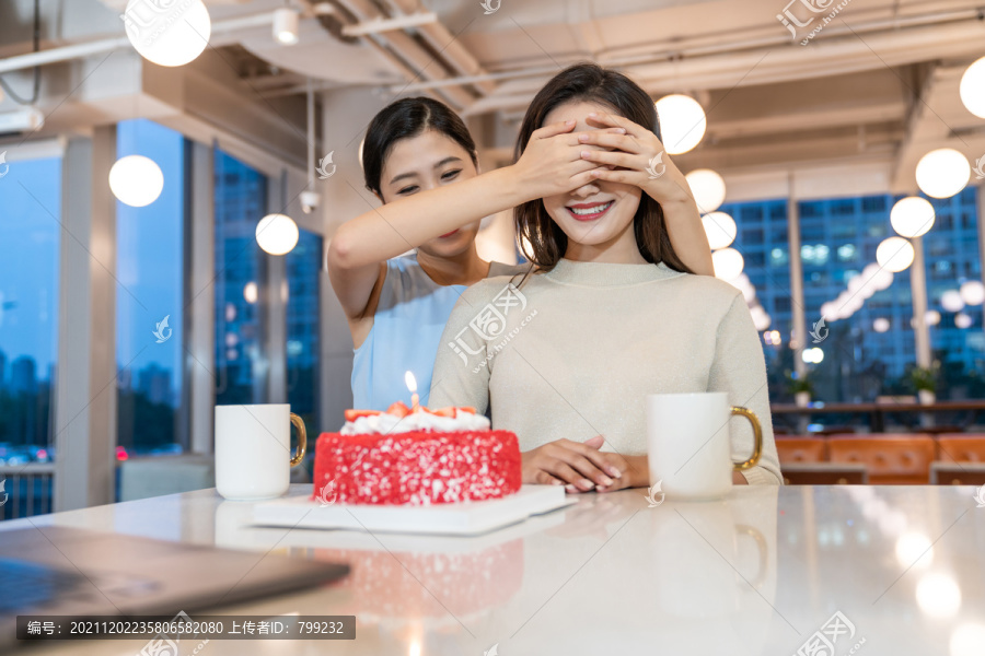 商务女子的休闲时光