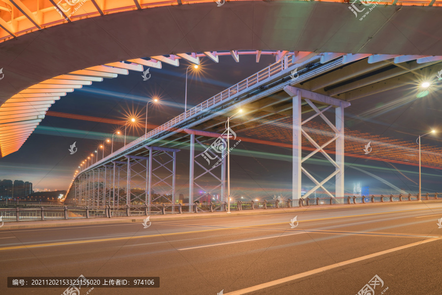 中国澳门城市桥梁建筑和公路夜景