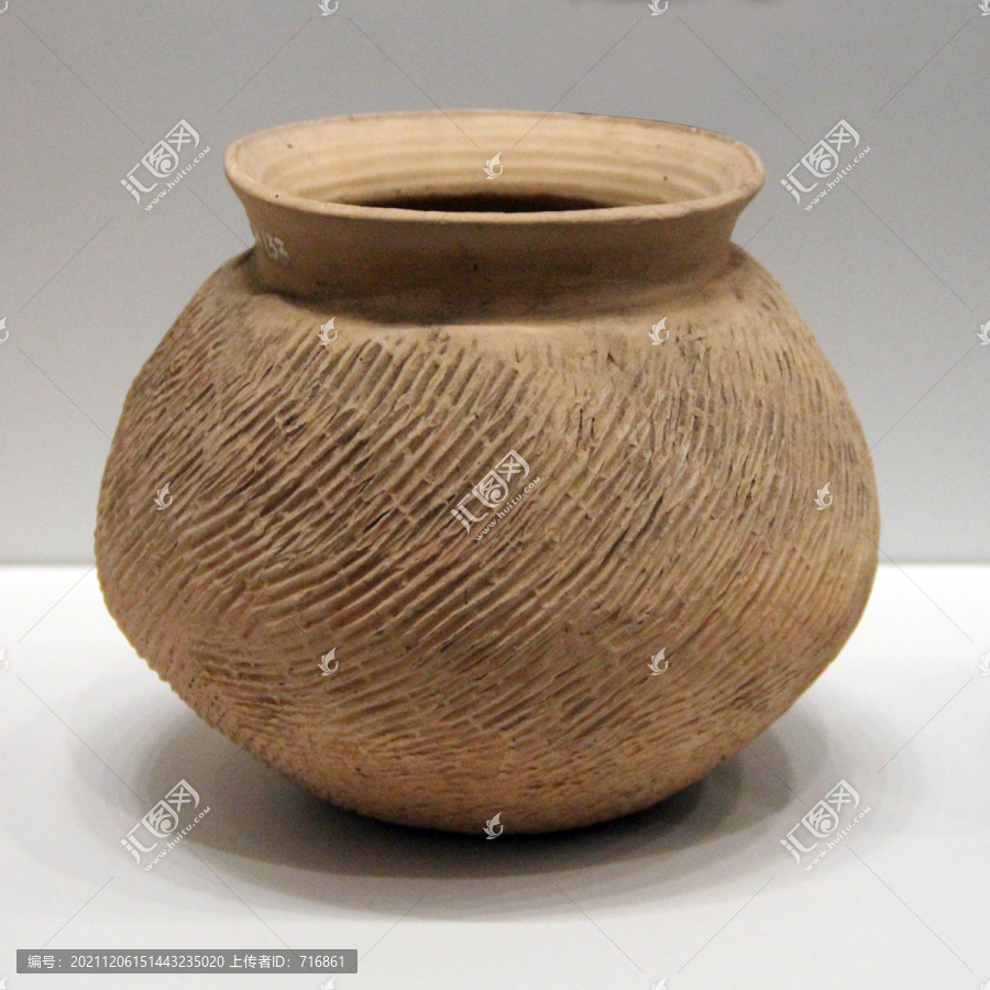 马桥文化篮纹红陶罐