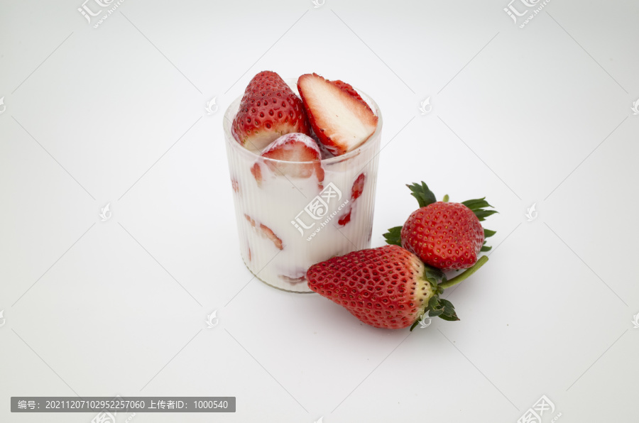草莓酸奶水果捞