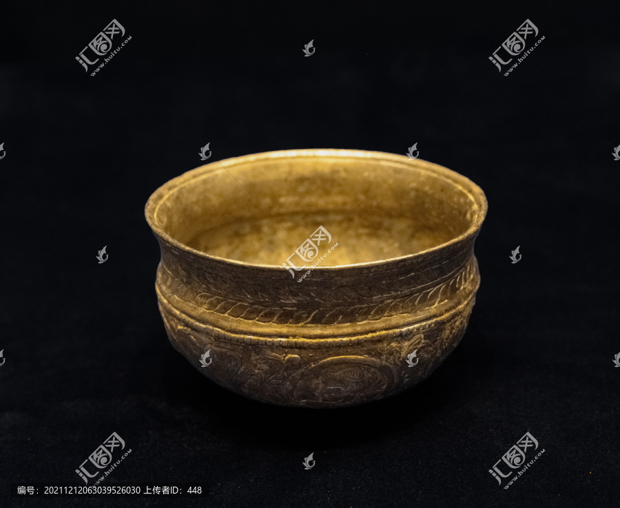 北魏鎏金錾花人物纹银碗
