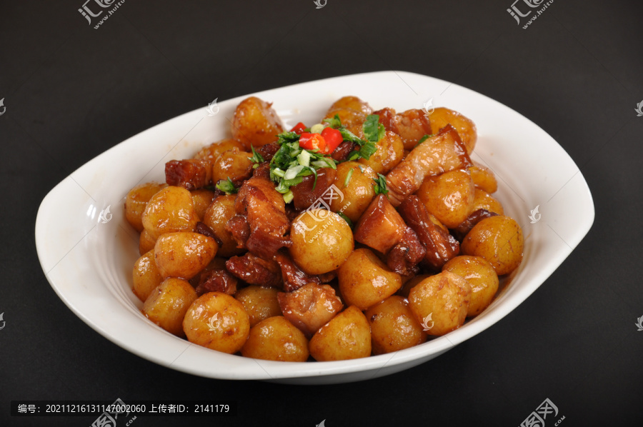 红烧肉焖小土豆