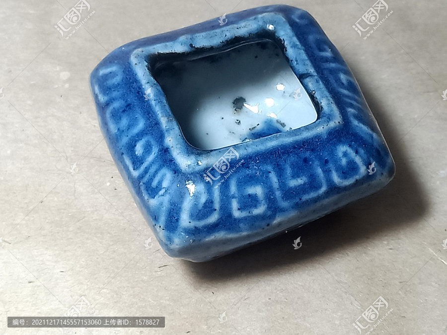清代瓷器收藏蓝釉水盂