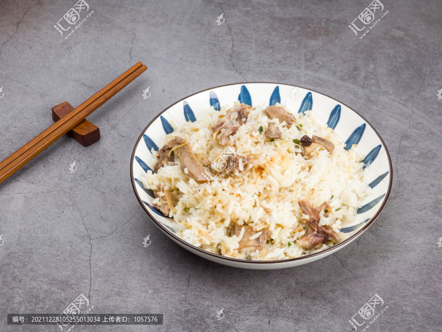 乳鸽焖饭地方美食