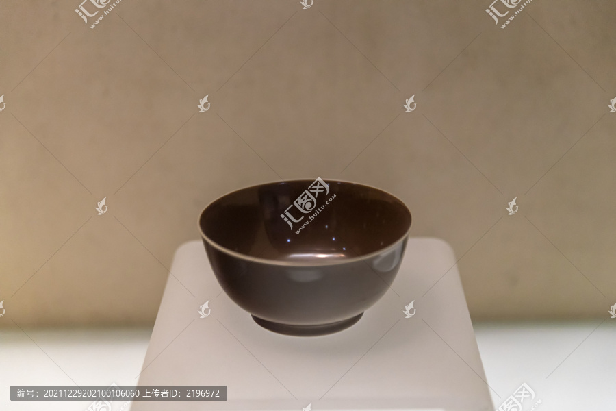 清雍正紫金釉碗