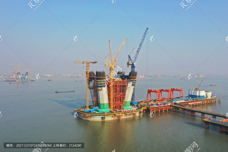 在建中的常泰长江大桥