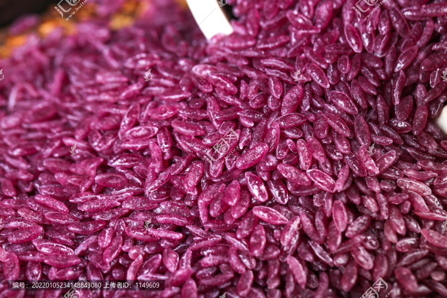 一堆紫薯大米