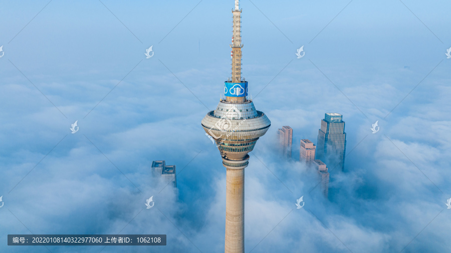 浓雾里的天津天塔风光美景