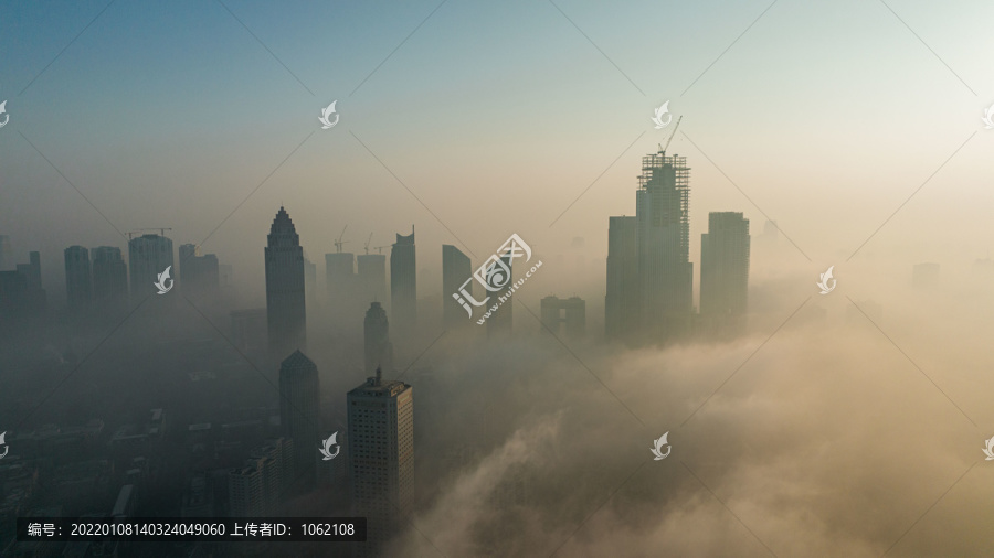 浓雾里的天津城市风光美景