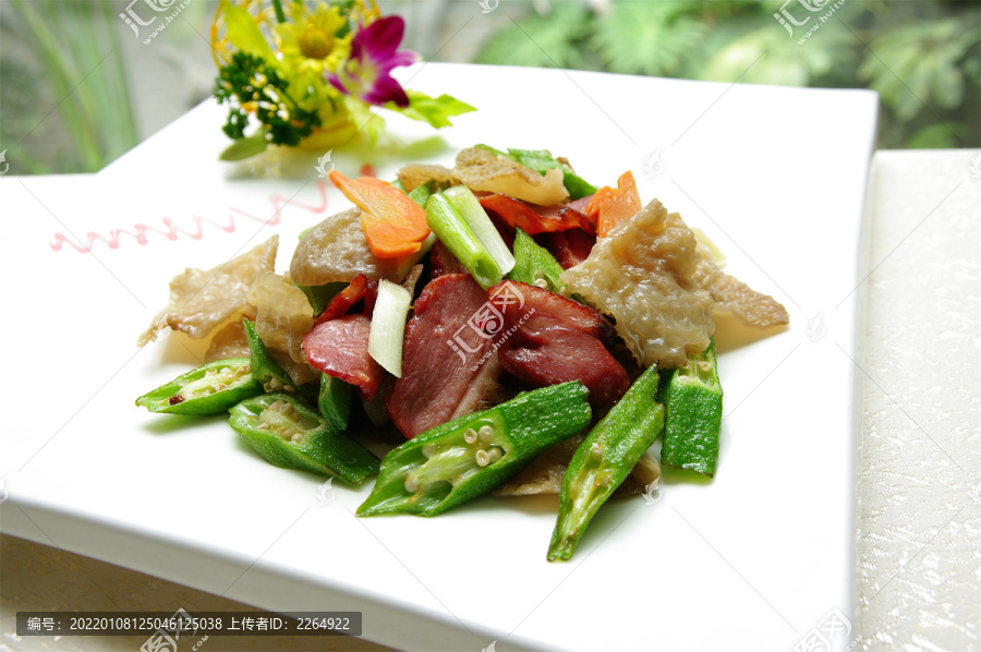 秋葵炒腊鸭