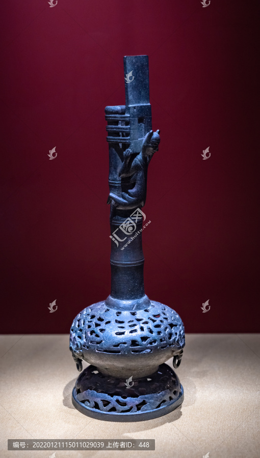三国镂空龙虎纹投壶