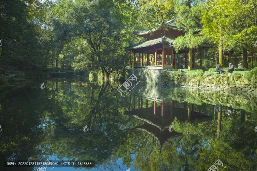 杭州灵隐飞来峰冷泉亭