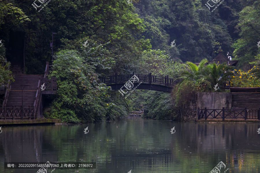 三峡大瀑布景区桃花湖风景