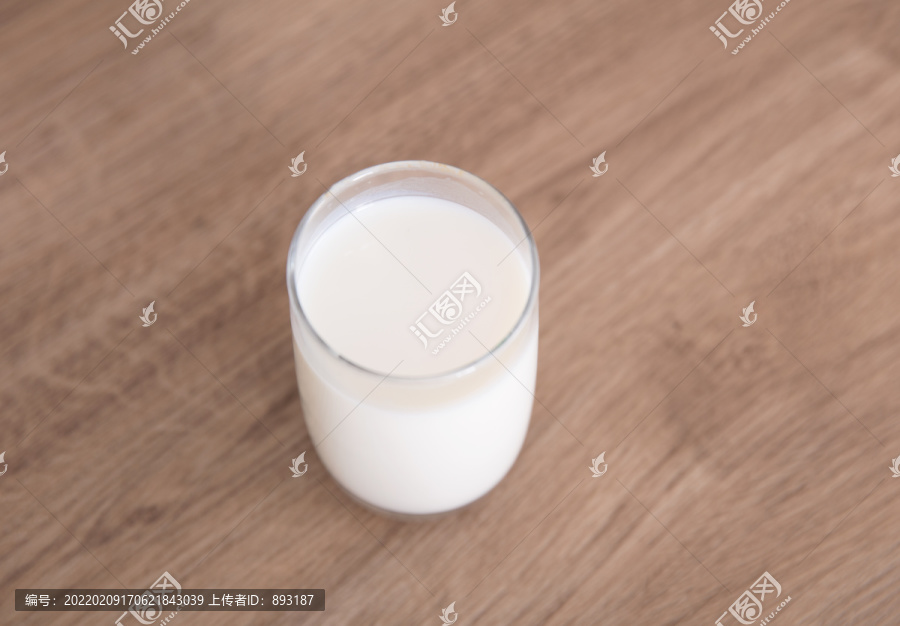 一杯热牛奶