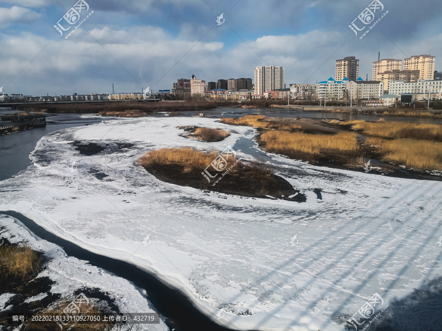 城市河流河岸建筑