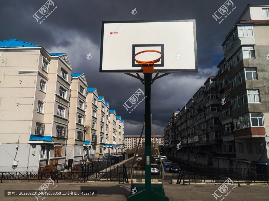 广场篮球架