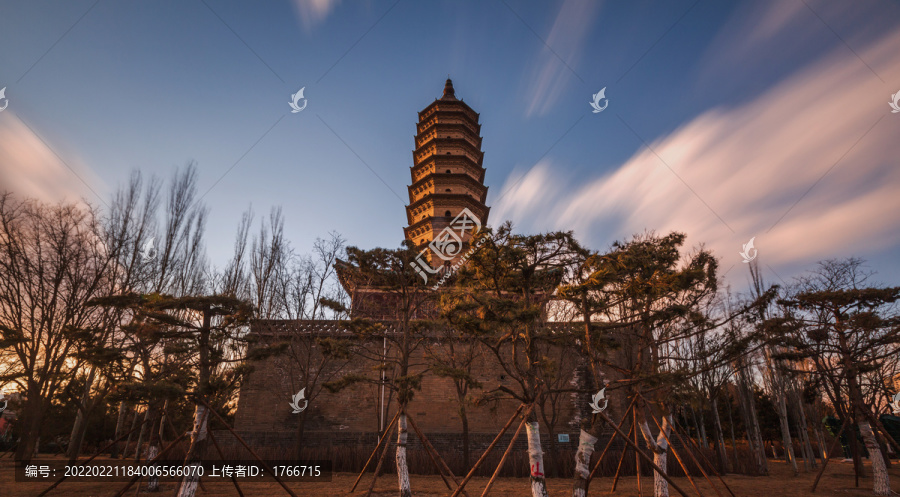 中国山西太原市永祚寺双塔风光