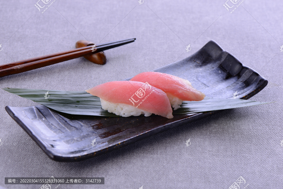 金枪鱼手握寿司