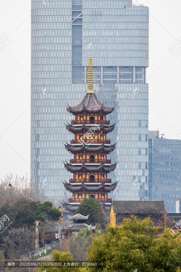 鸡鸣寺与紫峰大厦