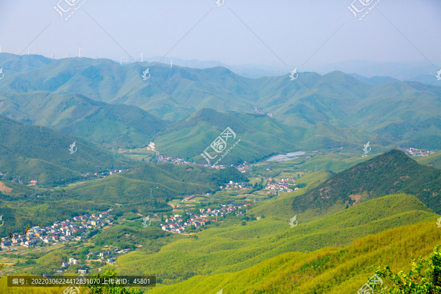 大山山谷里的村落