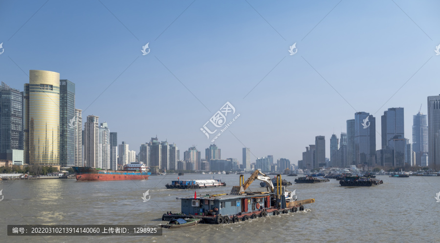 上海黄浦江货船