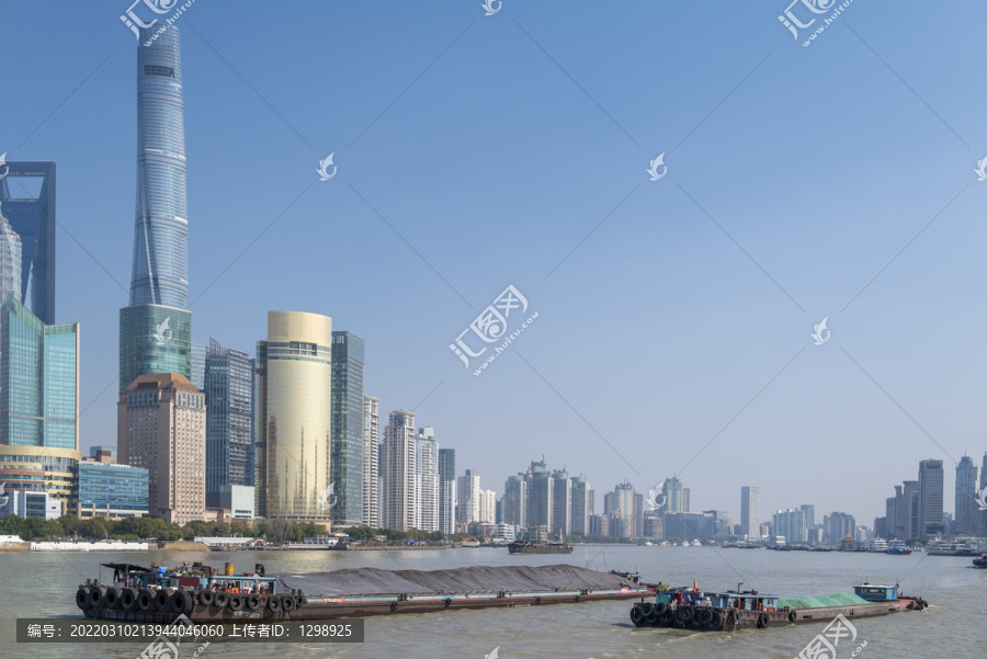 上海黄浦江货船风景