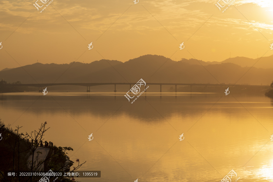 黄昏江景