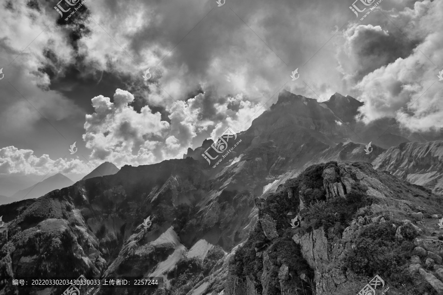 雪山高原与高山丘壑