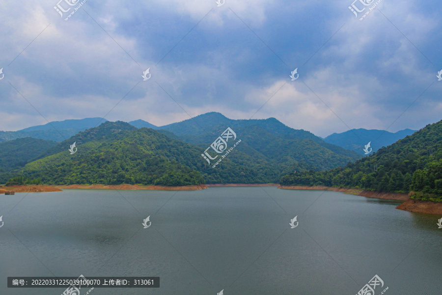 广东始兴铜钟寨天柱峰