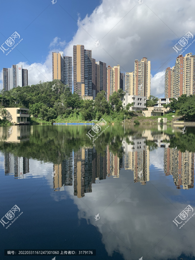 深圳坂田钓鱼场水面倒影景色