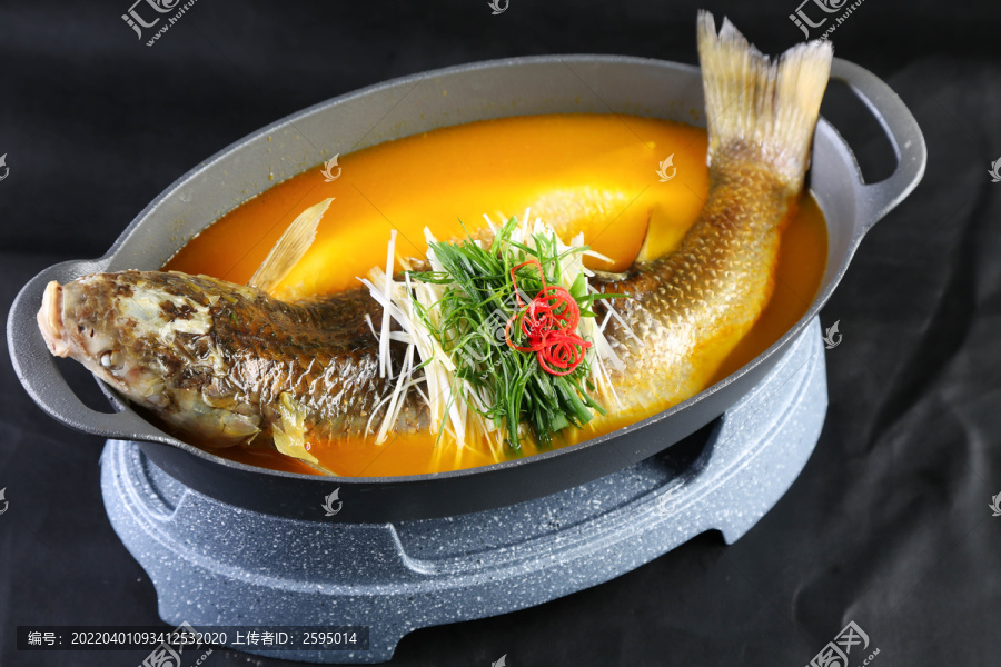 明炉酸汤仔乌鱼
