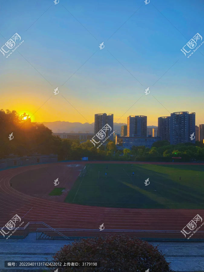 校园早晨日出