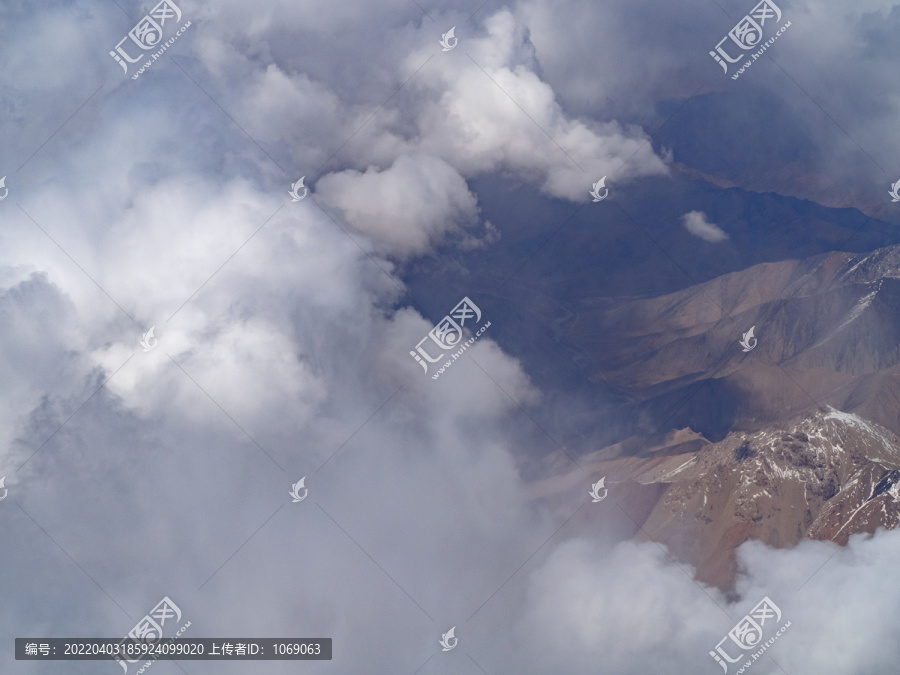 雪山山峦