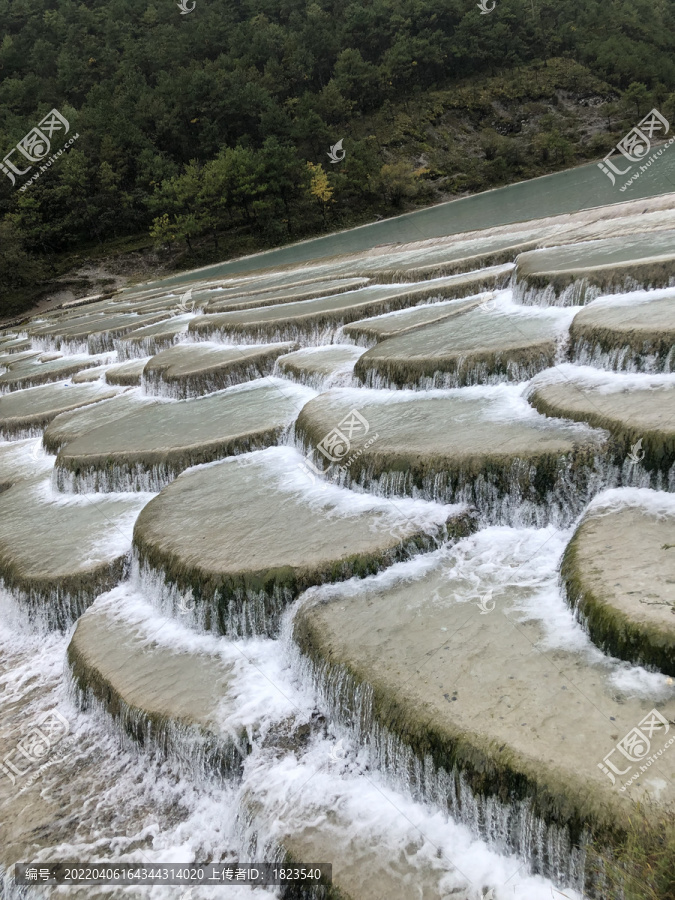 美丽的云南白水台风景