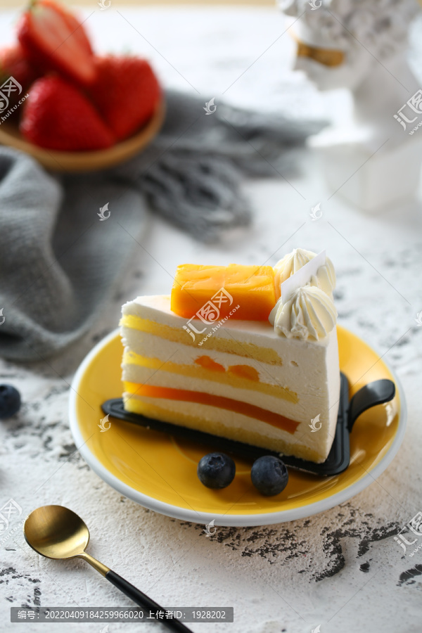 芒果蛋糕切块
