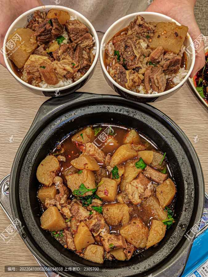 土豆牛肉砂锅煲