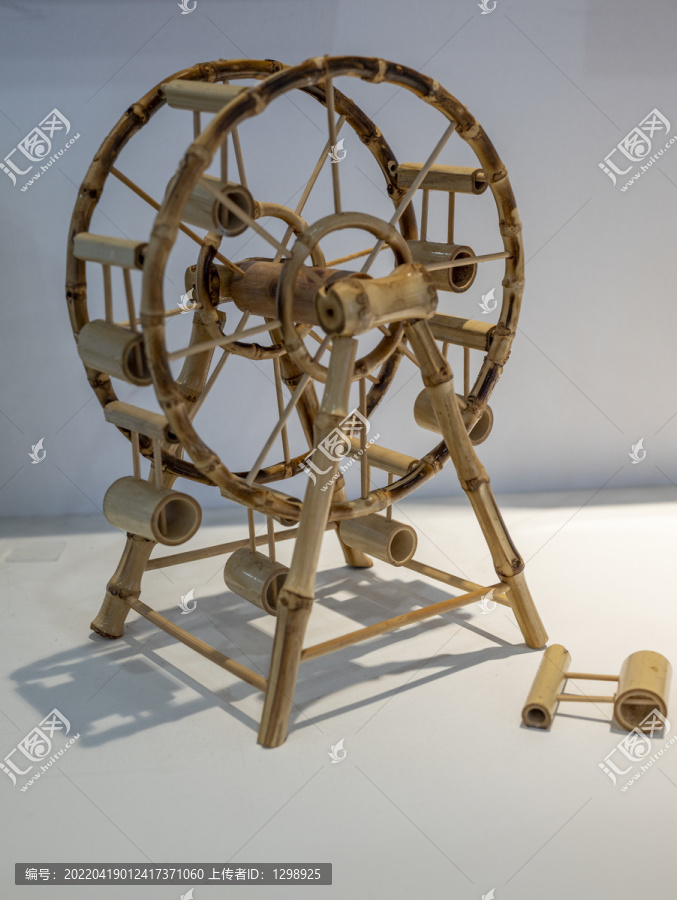 木制纺车模型