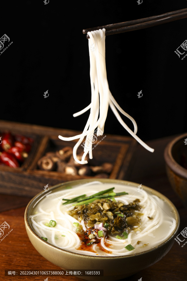 酸菜米线