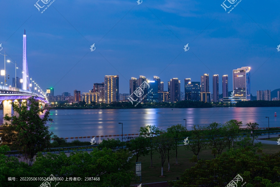 南沙金茂湾与凤凰一桥夜景