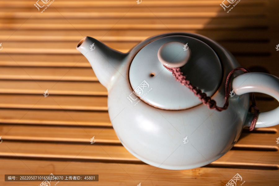 一个茶壶