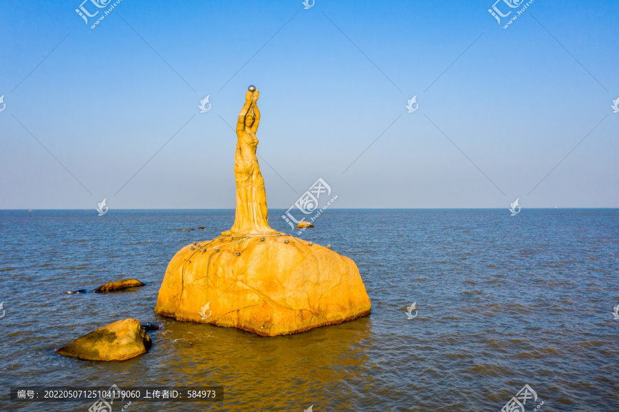 航拍广东珠海地标建筑渔女神像