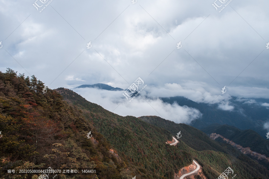 金鸡山山峰云海