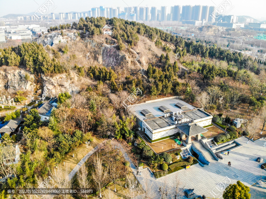 航拍江苏徐州龟山汉墓外景