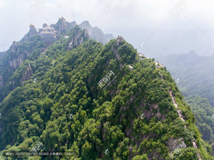 航拍栾川老君山最高峰马鬃岭