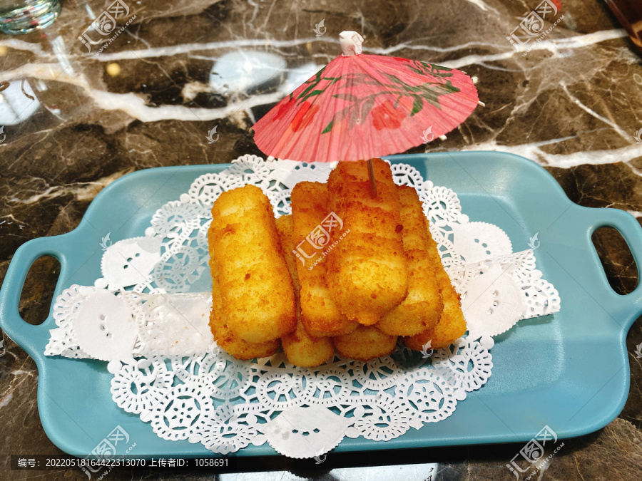 小纸伞炸鲜奶甜品